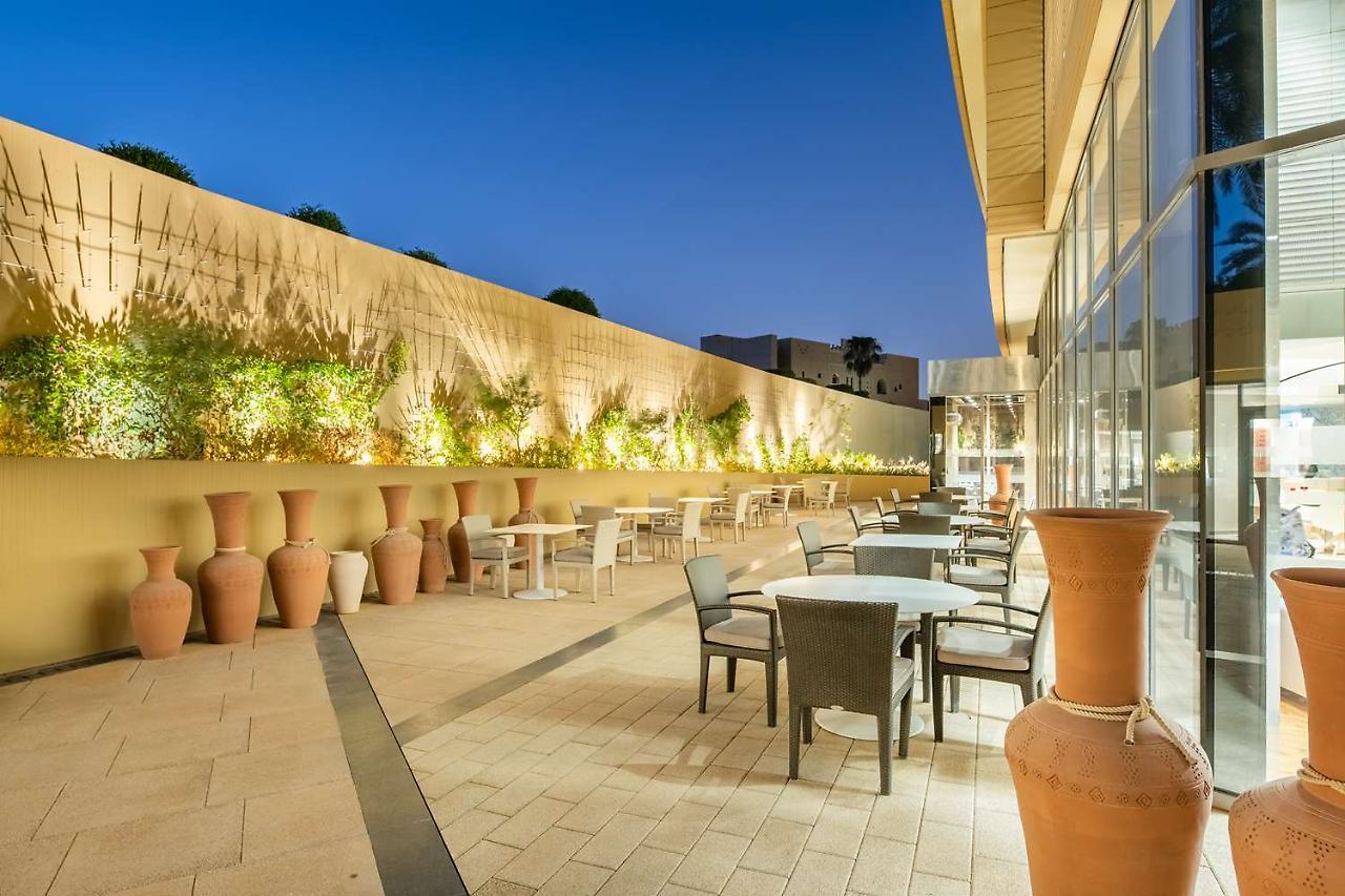 Radisson Blu Hotel & Residence, Riyadh Diplomatic Quarter Esterno foto
